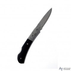 Navaja  negra  con  hoja  decorada  al  ácido  y  funda  textil