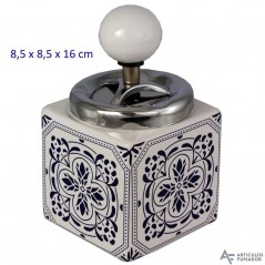 CENICERO DE MESA CON PULSADOR GRABADOS  8.5X16 CM